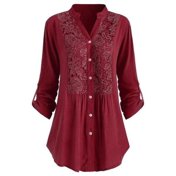 Close-up van de stof en elegante pofmouwen van damesblouse Noelle; een chique en comfortabele zomerblouse.