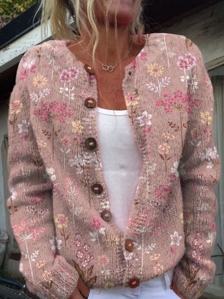 Luxe damescardigan met trendy bloemenprint en subtiele knoopsluiting; perfecte aanvulling op je garderobe.