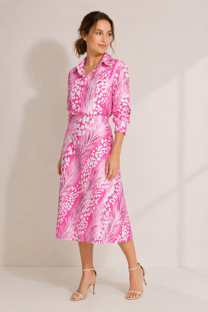 Lente/zomer damesset met print: elegante blouse & lange rok, perfect voor comfortabele dagelijkse mode.