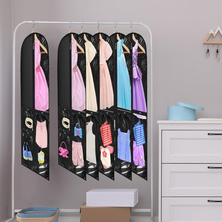 Transparante kledinghoes voor dansspullen en kostuums, ideaal voor reizen en stofvrij opbergen in de garderobe.
