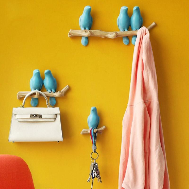 Organiseer met stijl: vogel kapstok van hars. Speelse wanddecoratie en functionele haak voor jassen in hal of slaapkamer.