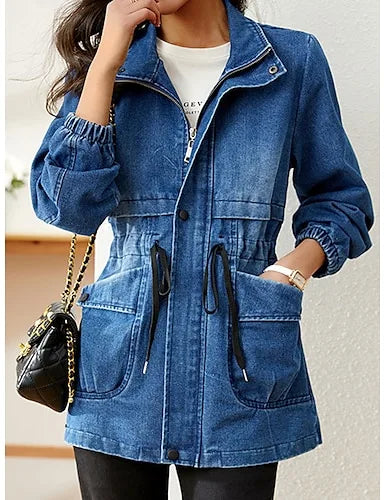 Denim jack met trekkoord, zakken; dames jas. Trendy spijkerjack met verstelbare taille en ruime zakken. Perfect voor elke sti