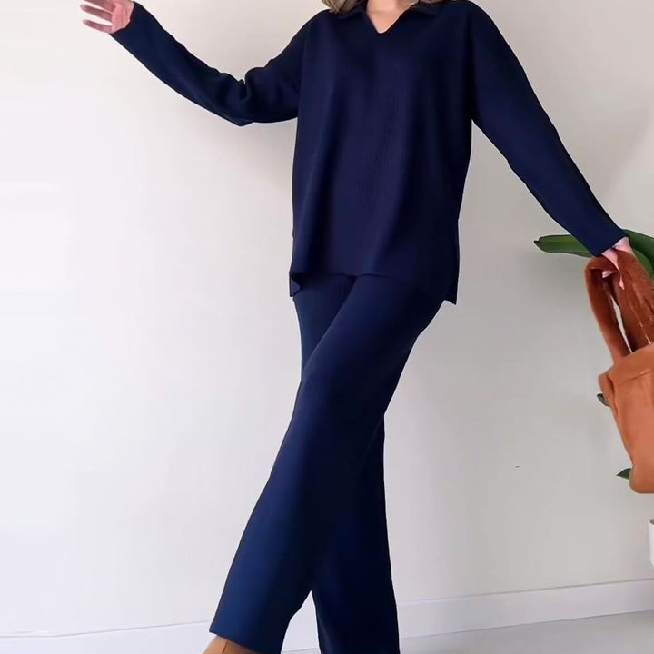 Dames loungewear set in diepblauw, oversized top en wijde broek, comfortabele pasvorm.