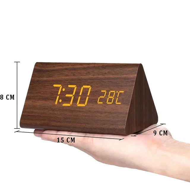 Compacte digitale alarmklok, houtlook design met LED display, temperatuur & spraakbesturing.