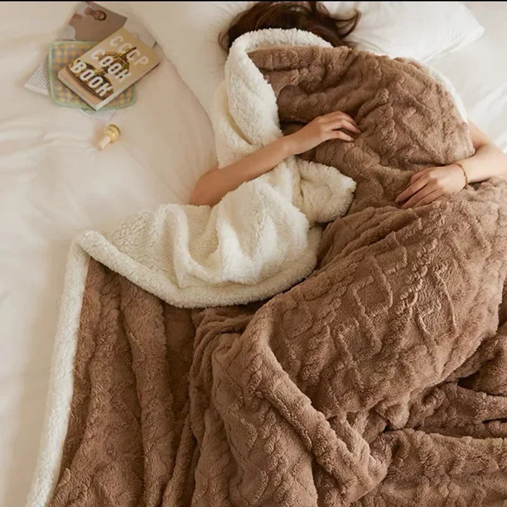 Dikke lamswollen winterdeken voor superieure warmte en zacht comfort.