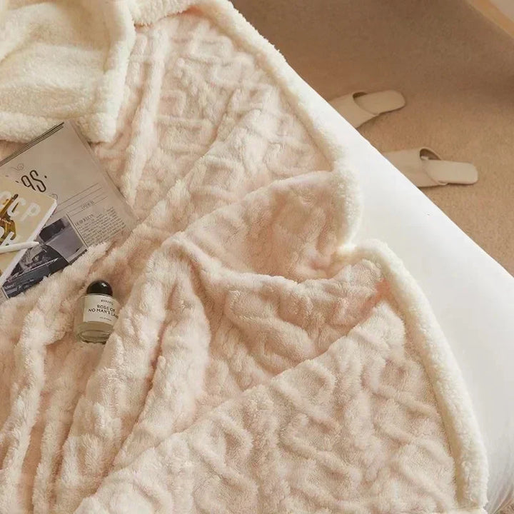 Comfortabele fleece-gevoerde lamswol deken, extra warm voor de wintermaanden.