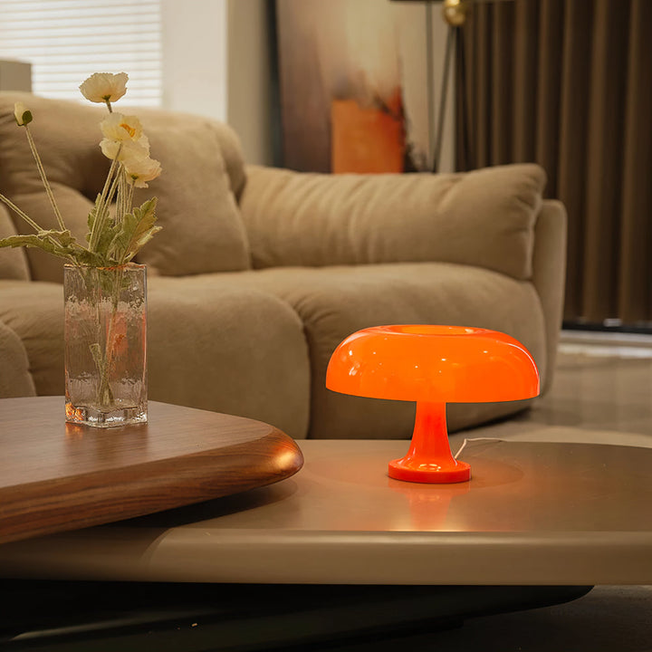 Dimbare LED tafellamp in Bauhaus stijl voor modern interieur, met handige USB-aansluiting.