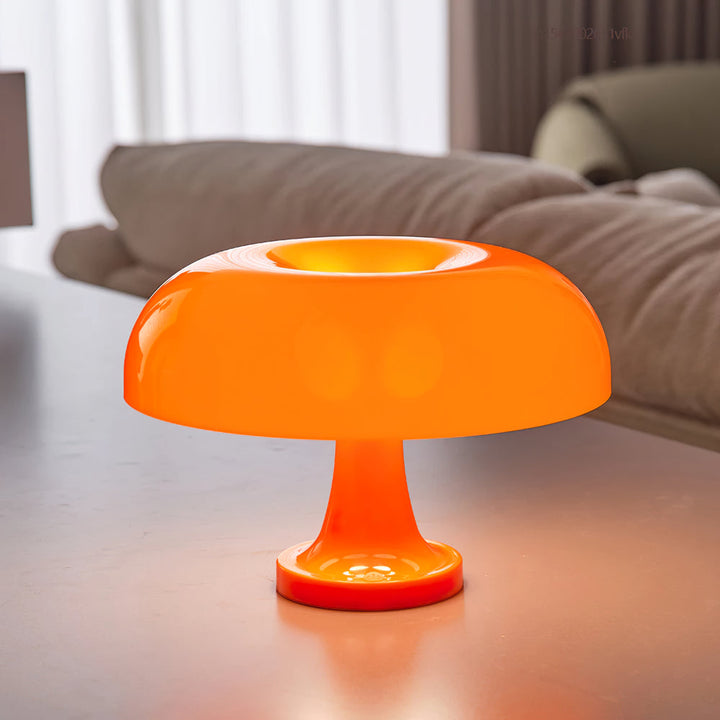 Sfeervolle dimbare tafellamp in Bauhaus-look, met USB-poort voor het opladen van apparaten.