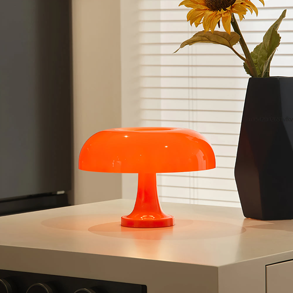 Stijlvolle dimbare tafellamp, geïnspireerd op Bauhaus, met ingebouwde USB-lader, perfect voor studeerkamer.