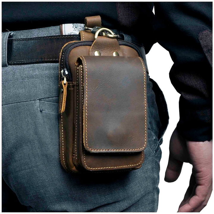 Donkerbruine leren heren heuptas LeatherGuard Pro, stijlvol en praktisch voor je dagelijkse essentials.