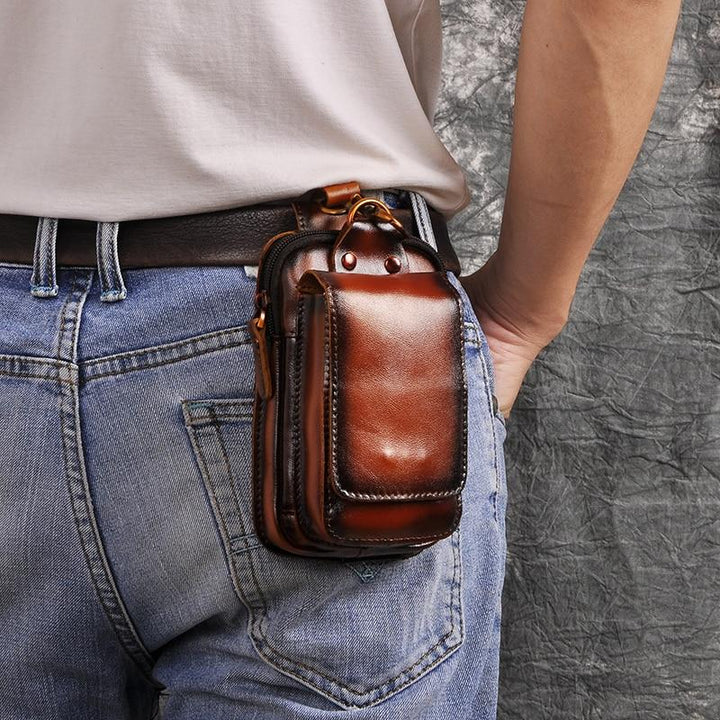Stijlvolle donkerbruine leren heuptas LeatherGuard Pro, perfect voor de moderne man. Ook als crossbody tas.