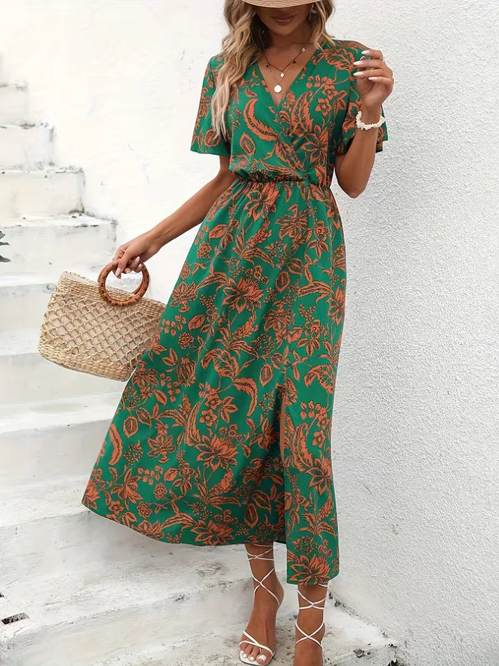 Comfortabele dames midijurk met bloemenprint, wikkelstijl, V-hals, korte mouwen, ideaal als strandjurk of casual outfit.