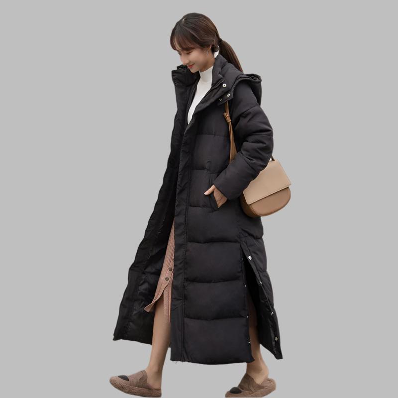 "Donkergroene gewatteerde damesparkajack met capuchon en zakken, ideale winterjas voor warmte en stijl."