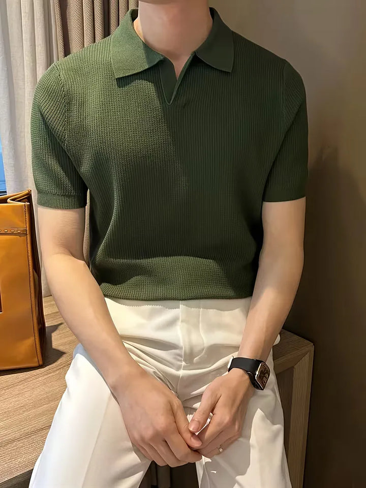Gebreide V-hals polo voor heren, smart-casual zomerkleding met korte mouwen, comfortabele regular fit.