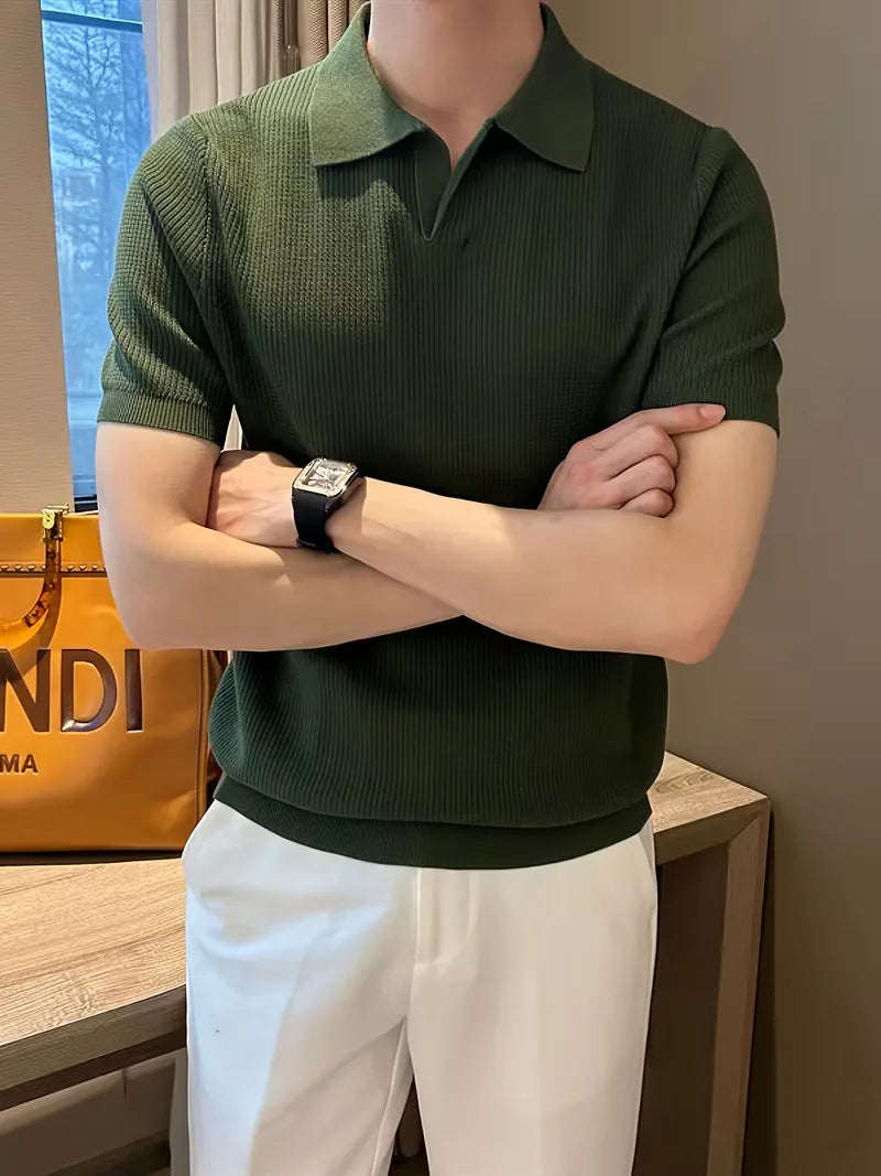 Heren smart-casual polo met korte mouwen, gebreide stof, V-hals, donkergroen, ideaal voor de zomer.