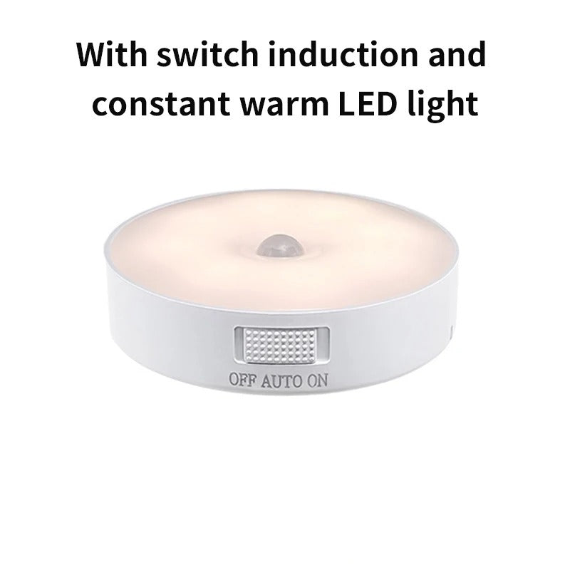 Afbeelding van beide zelfklevende LED lampen naast elkaar, benadrukt draadloze functionaliteit.