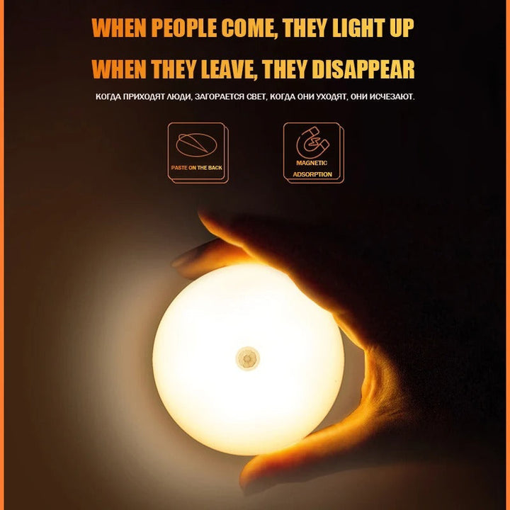 Twee compacte draadloze LED lampen met bewegingssensor voor eenvoudige installatie in huis.