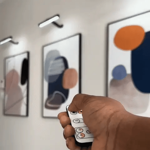 Modern design draadloze LED wandlamp van metaal, ideaal voor interieurdecoratie en kunstverlichting.