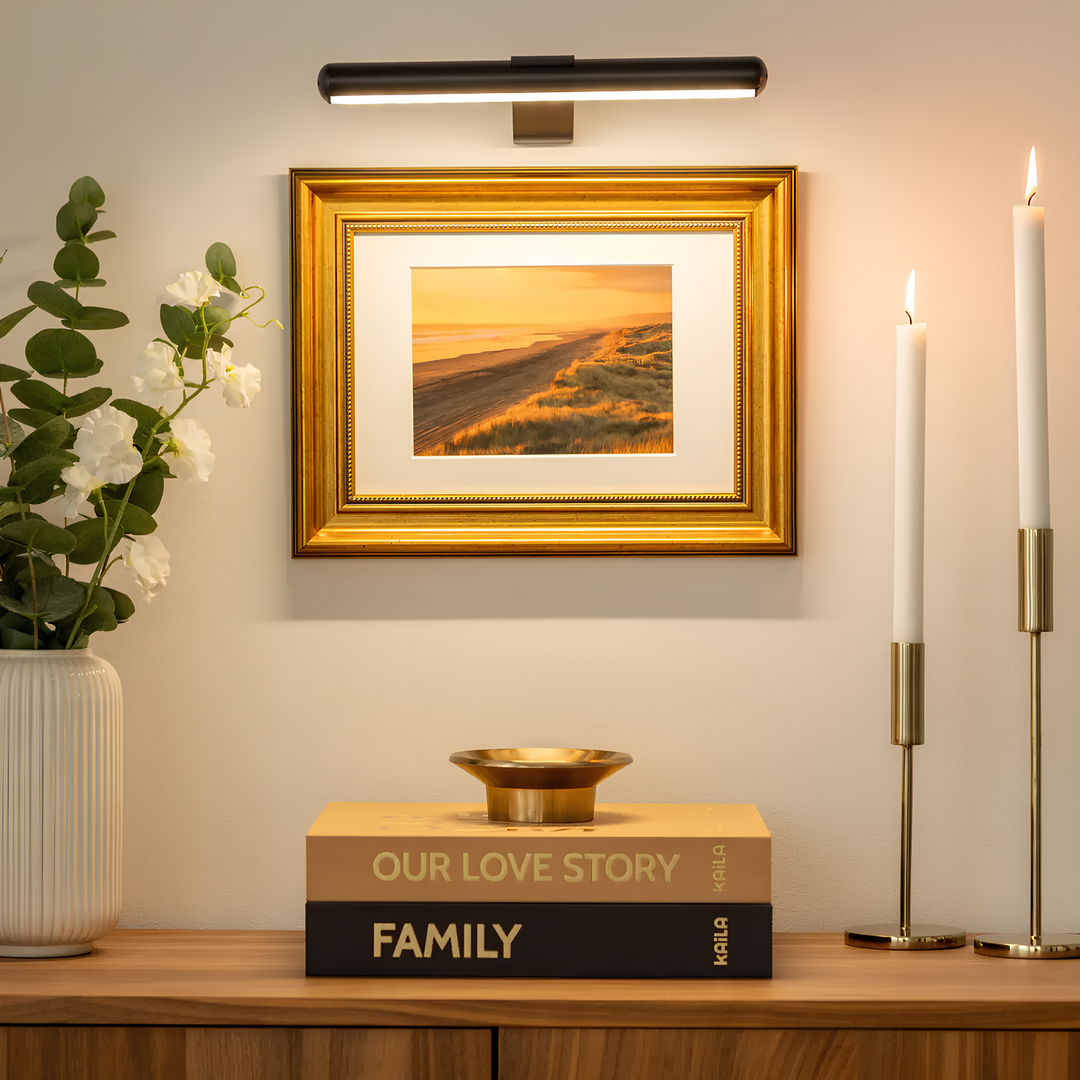 Verlicht uw kunstcollectie met deze dimbare, draadloze LED wandlamp; perfecte focus op details.