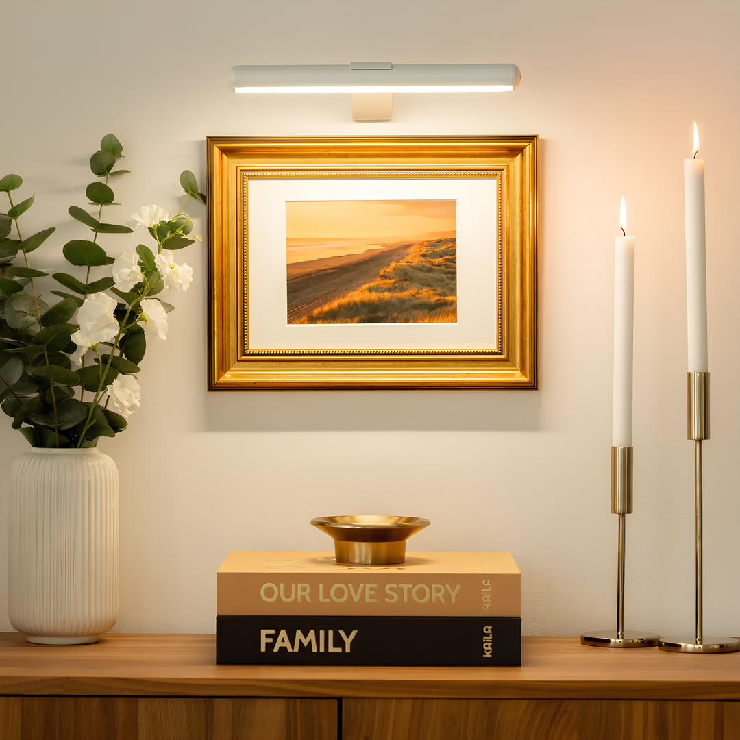 Detail van oplaadbare draadloze LED wandlamp voor schilderijen, toont moderne afwerking en functionaliteit.