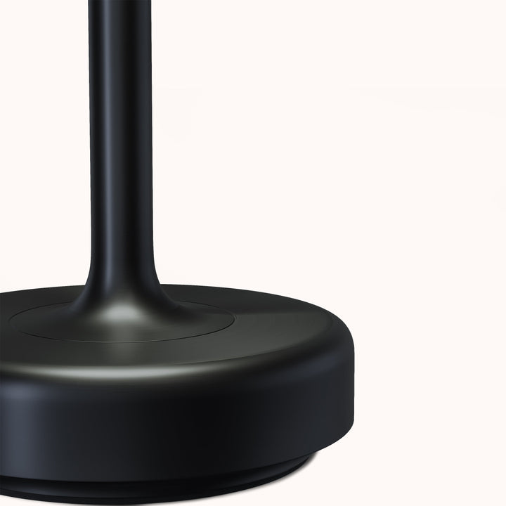 "Draadloze LED tafellamp voor binnen en buiten, in goud, zilver of zwart, elegante uitstraling met verstelbare helderheid."