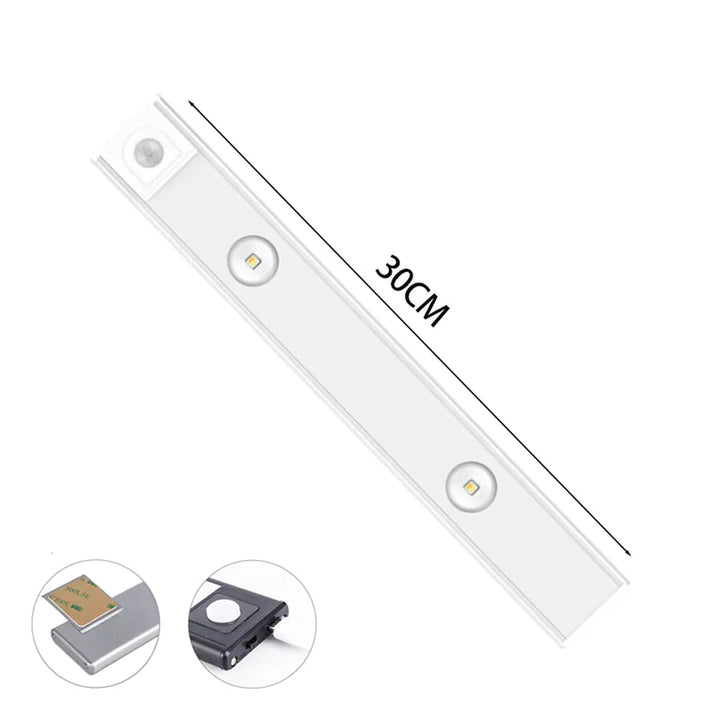 Detailopname van de draadloze LED wandlamp, toont strak design en functionaliteit