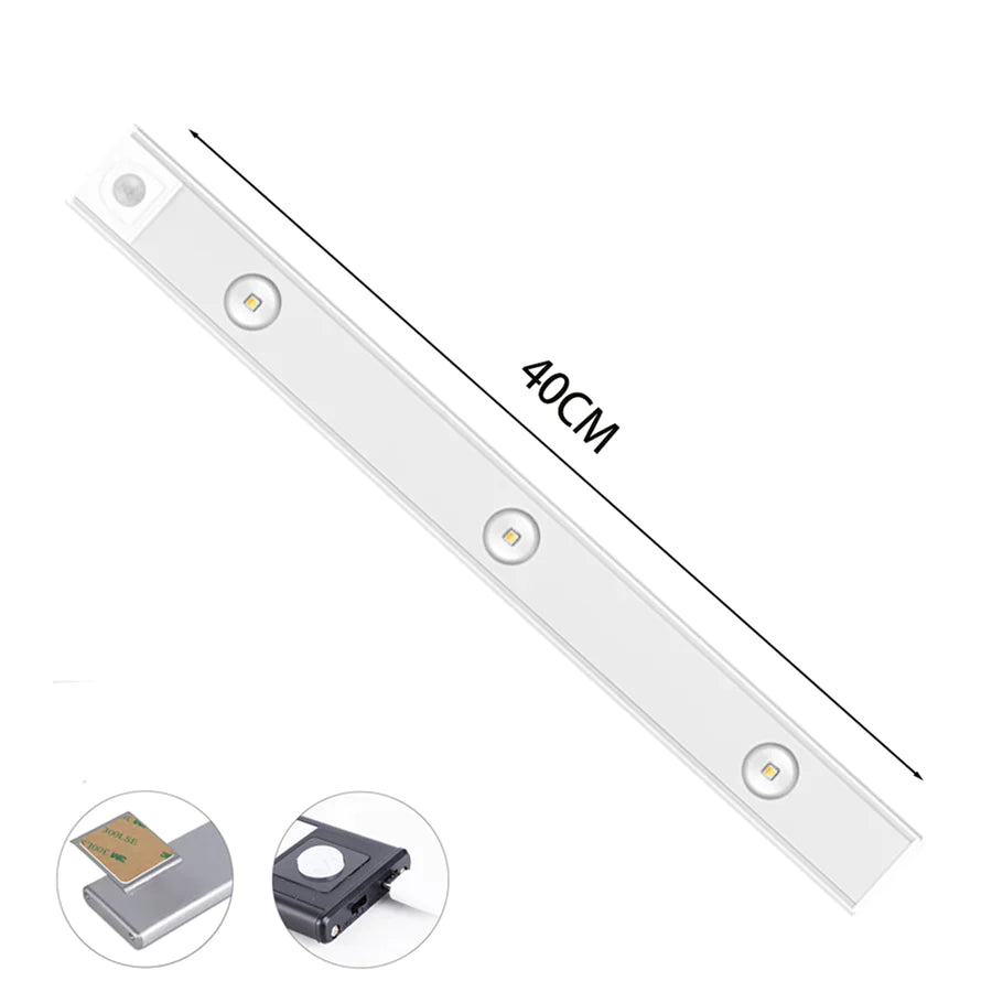 Draadloze LED wandlamp verlicht een gang, met bewegingssensor voor gemak en veiligheid