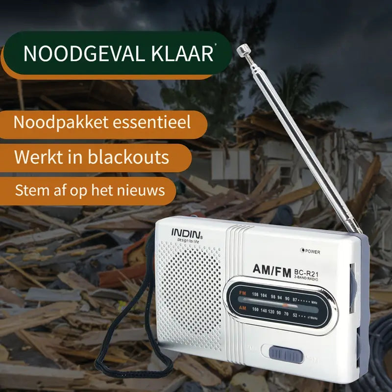"Draagbare compacte AM/FM radio met stereoluidsprekers, telescopische antenne en eenvoudige bedieningsknoppen, zwart ontwerp.