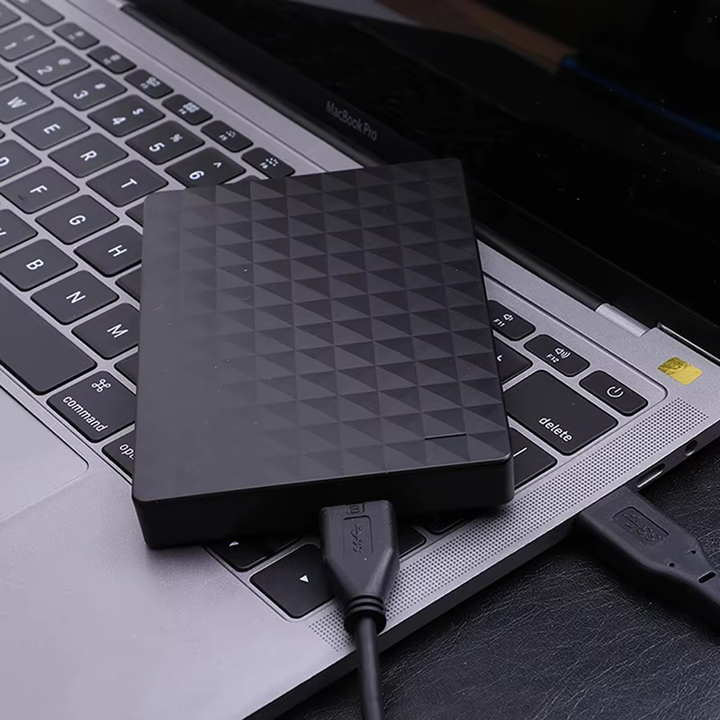 Compacte 2TB externe harde schijf, ideaal voor draagbare opslag en snelle USB 3.0 gegevensoverdracht.