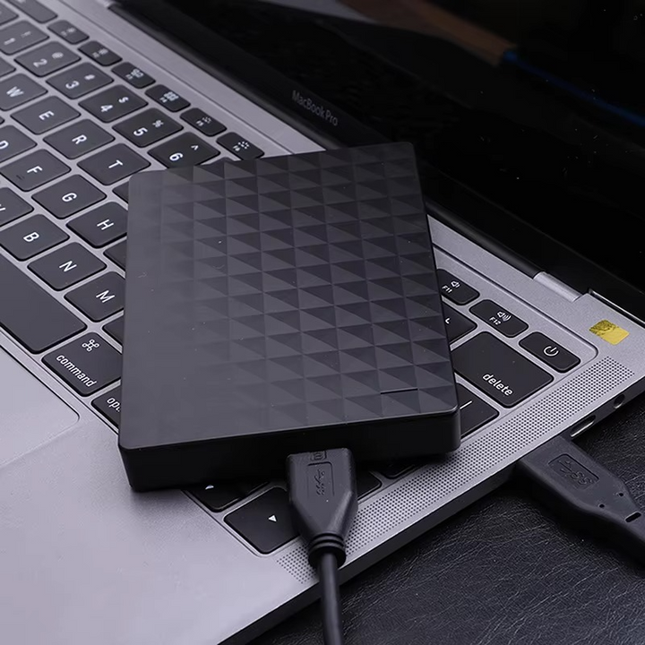 Compacte 2TB externe harde schijf, ideaal voor draagbare opslag en snelle USB 3.0 gegevensoverdracht.
