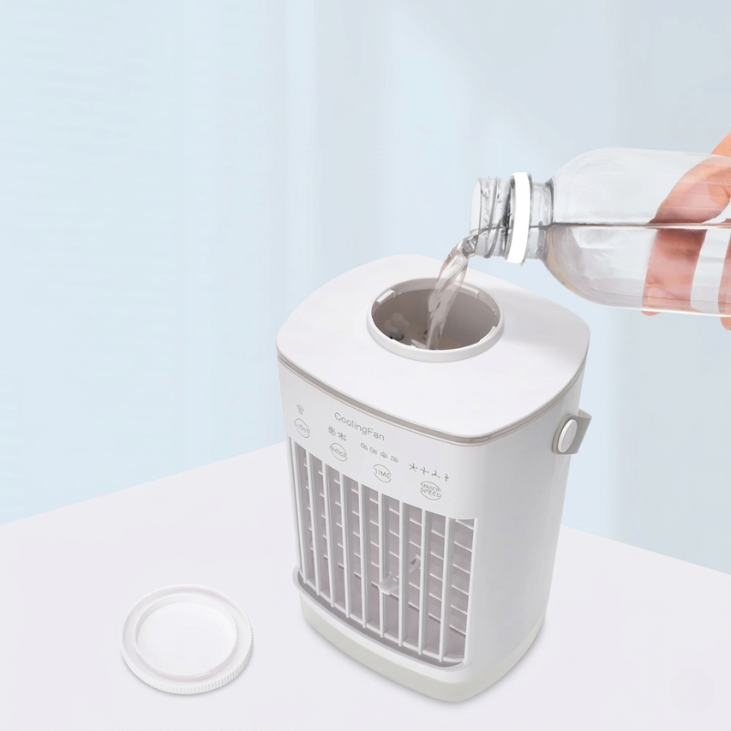 Stille draagbare mini ventilator en luchtkoeler met waterreservoir voor zomerse verkoeling.