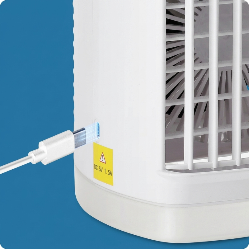 Persoonlijke USB luchtkoeler met vernevelaar en waterreservoir; compact voor elke ruimte.