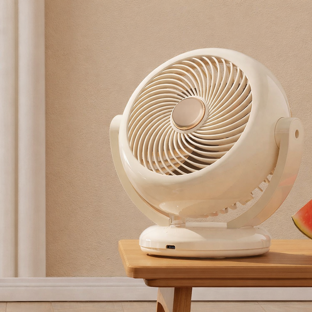 Compacte bureauventilator, oplaadbaar en draadloos. Zorgt voor persoonlijke koeling op kantoor.