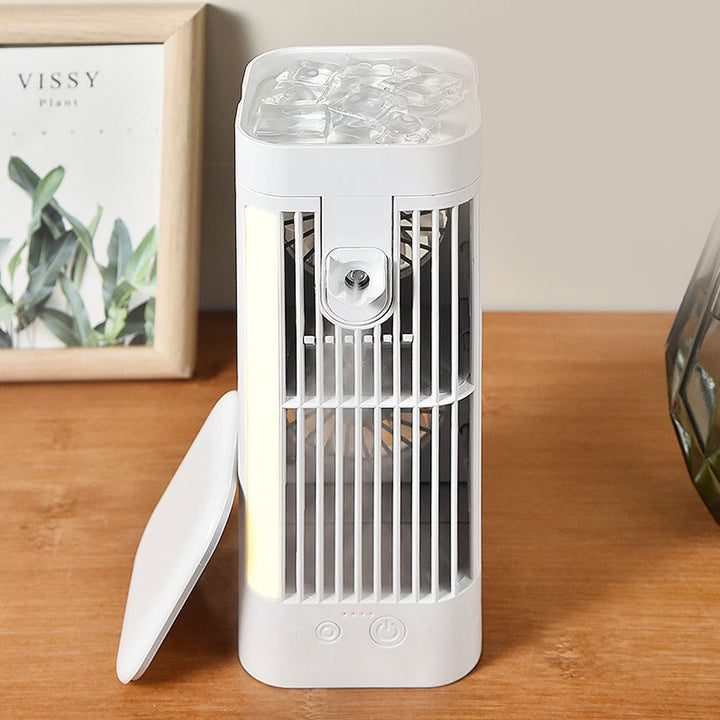 Persoonlijke USB bureauventilator met vernevelaar, 3 snelheden en zacht nachtlicht voor comfort.