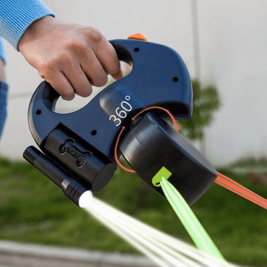 Duurzame dubbele hondenriem met 360° draaibaar anti-knoop mechanisme en handige zaklamp voor uw honden.