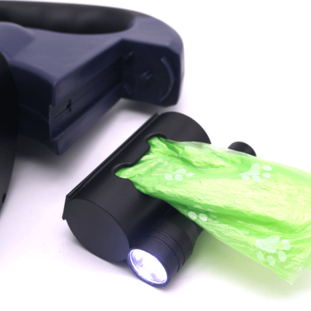 Maak wandelingen makkelijker met deze dubbele hondenriem: anti-knoop en ingebouwde zaklamp voor veiligheid.