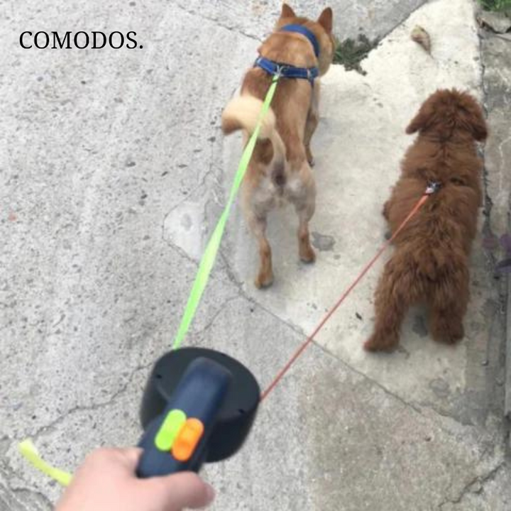 Praktische dubbele hondenlijn met LED licht, perfect voor avonturen in het donker met twee honden.