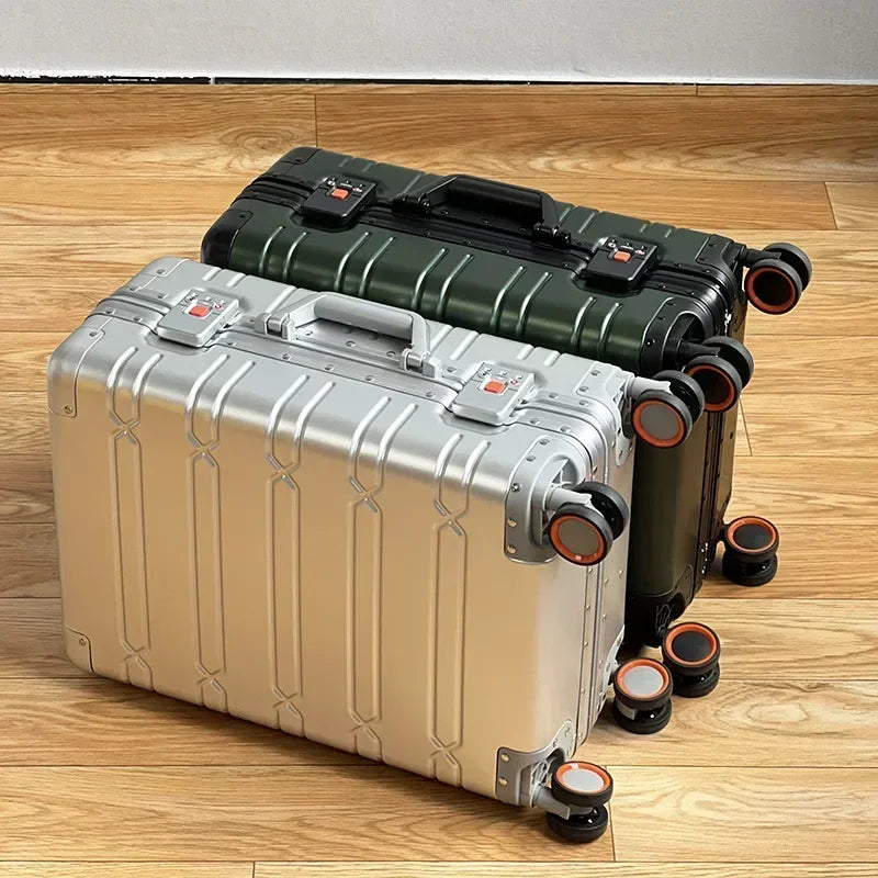 Compacte aluminium-magnesium handbagage koffer met stille wielen en TSA slot; ideaal voor korte trips.
