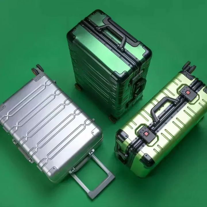Middelgrote duurzame aluminium-magnesium koffer, perfect voor lange weekendjes weg of vakanties.