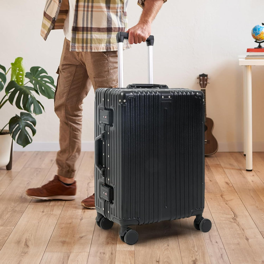 Sterke duurzame reiskoffer met aluminium frame en stille wielen; ideaal als handbagage voor frequente reizigers.