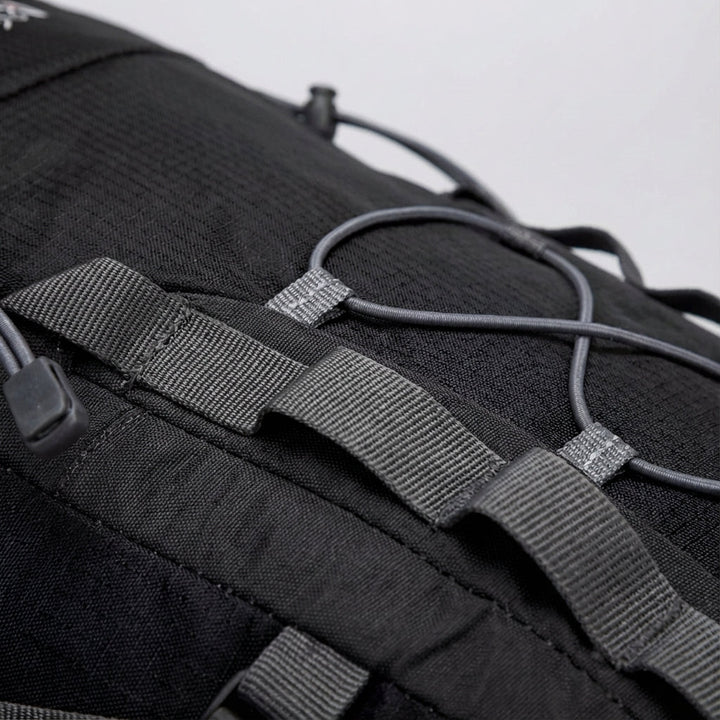 Veelzijdige Packnova 40L outdoor rugzak voor dagtochten, reizen en avontuur, met slimme opbergruimte.