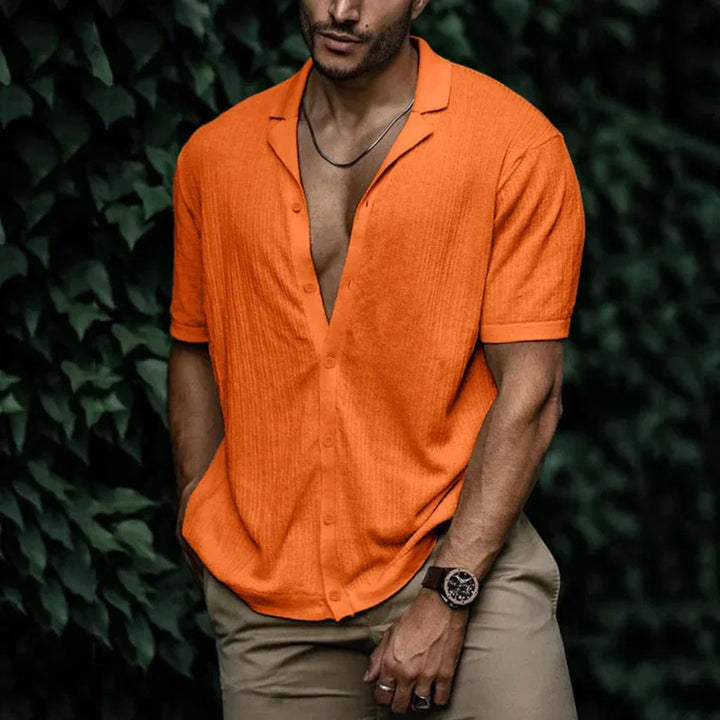 Stijlvol heren zomeroverhemd met knoopsluiting, lichtgewicht en ademend, ideaal voor casual strandlooks.