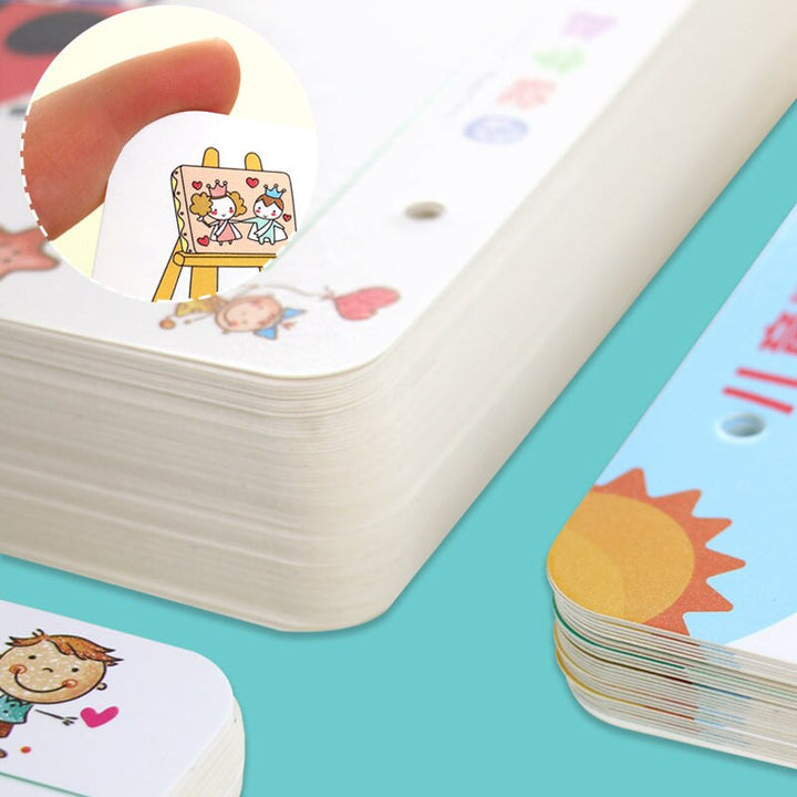 Kind leert schrijven met herbruikbaar traceren werkboek; ideaal voor kleuters en voorschoolse educatie.