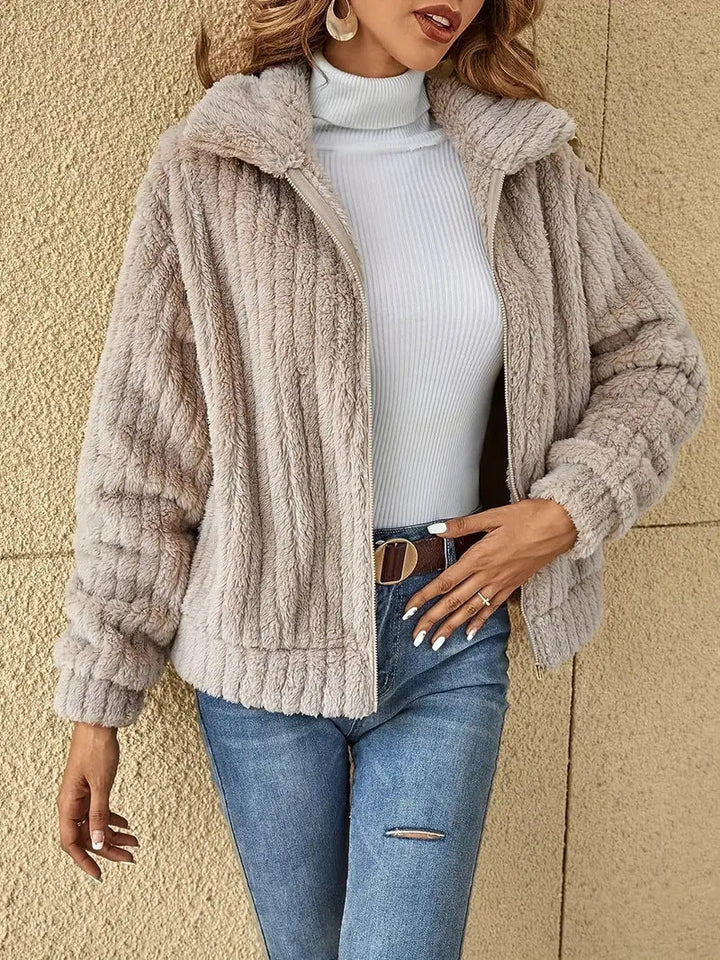 Elegant dames gilet Isolde, tijdloos en comfortabel voor herfst en winter. Stijlvolle bovenkleding voor dames.