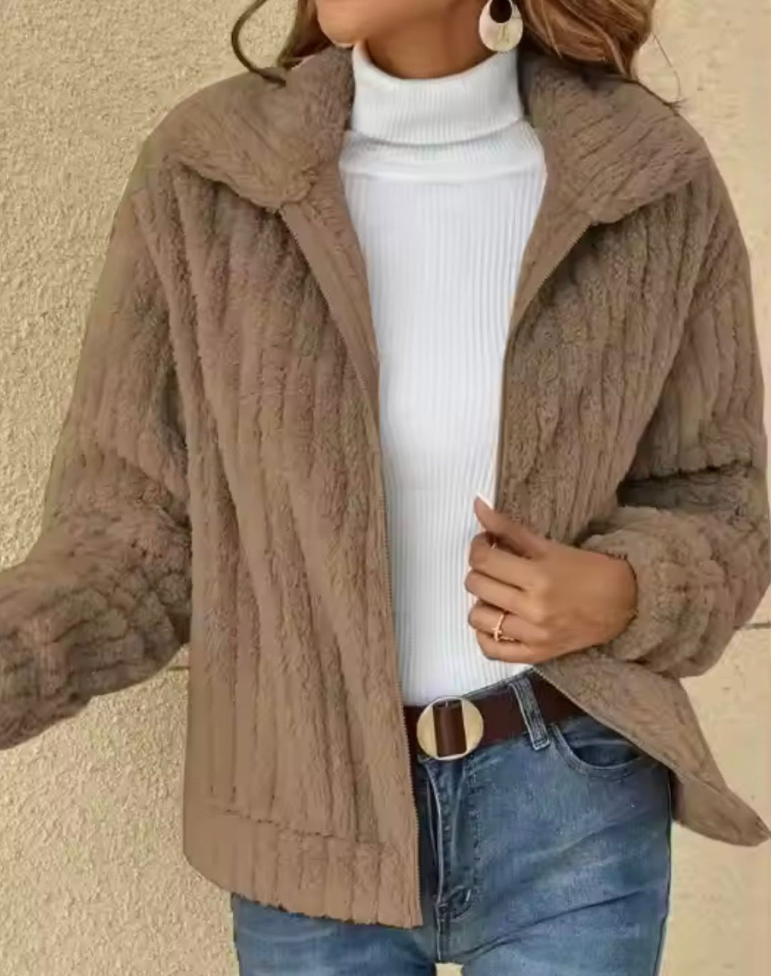 Veelzijdig dames gilet Isolde, perfect voor laagjes in herfst en winter. Tijdloze, elegante dameskleding.