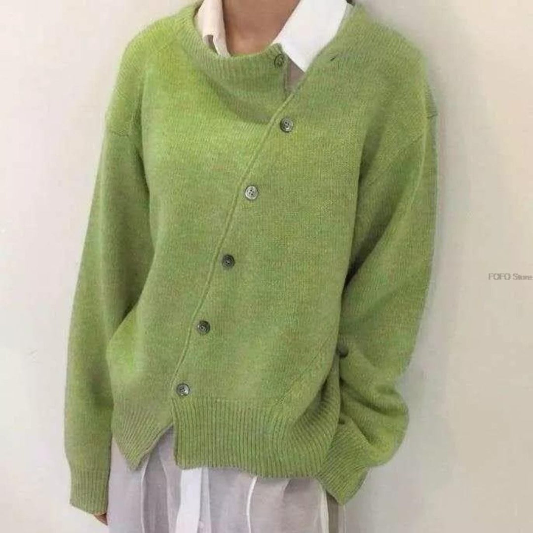 Zacht kasjmier damesvest met knopen, een warm en stijlvol kledingstuk uit de nieuwste wintermode collectie.
