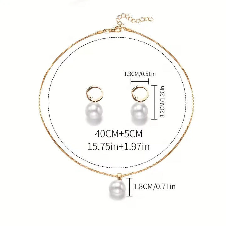 Complete dames sieradenset met elegante goudkleurige halsketting en oorbellen, versierd met faux parels.