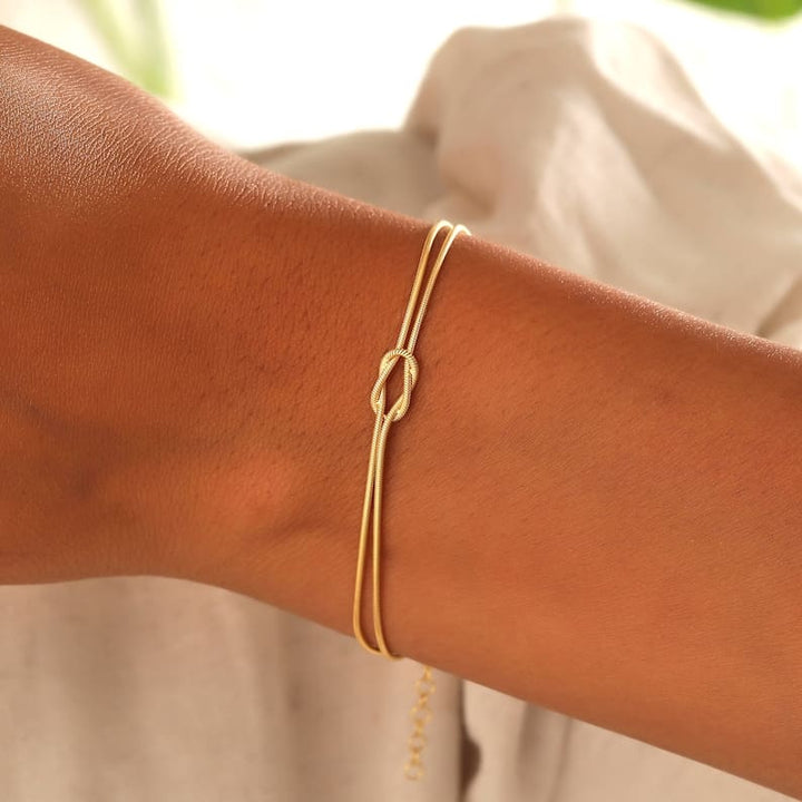 Damesarmband met liefdesknoop, verstelbaar, zilverkleur.
