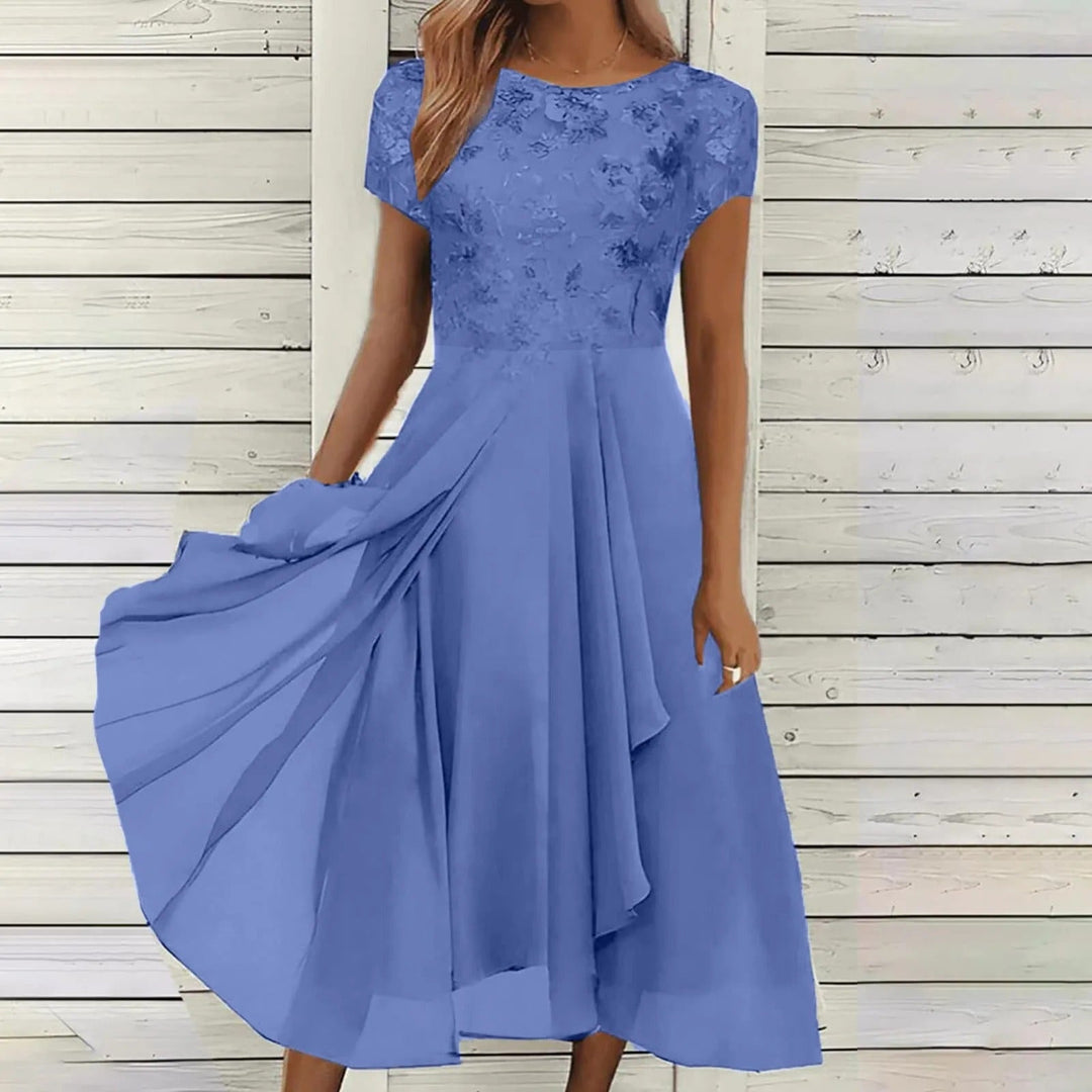 "Elegant damesjurk met perfecte pasvorm en stijlvol design, lange mouwen, en ademend materiaal voor comfort en flair."