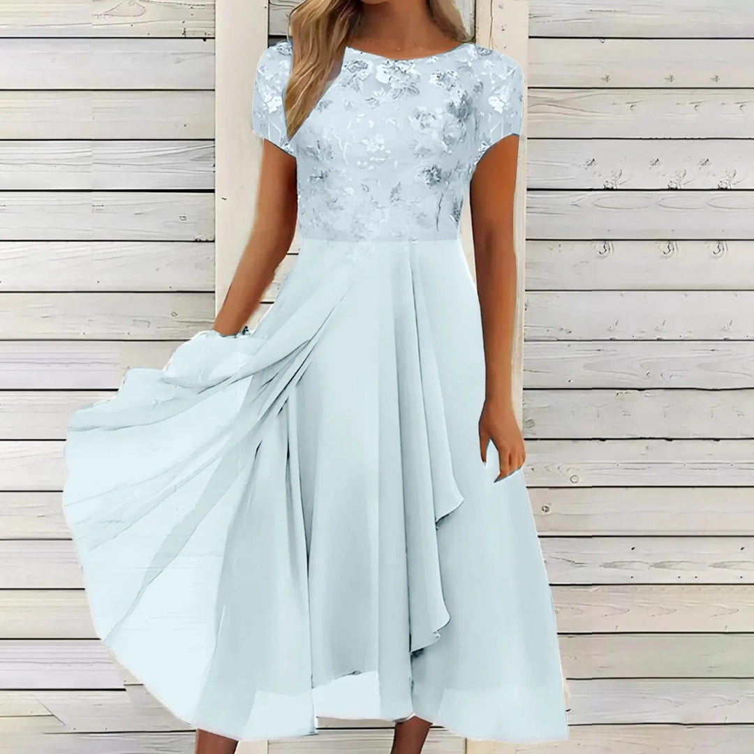 "Elegant damesjurk met perfecte pasvorm en stijlvol design, lange mouwen, en ademend materiaal voor comfort en flair."